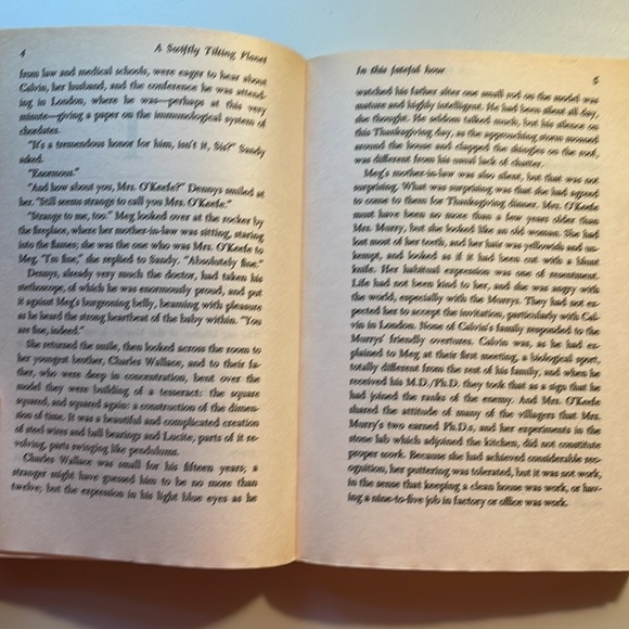 📚2/$6 A Swiftly Tilting Planet #3 in the Time Quintet Series - Picture 10 of 12